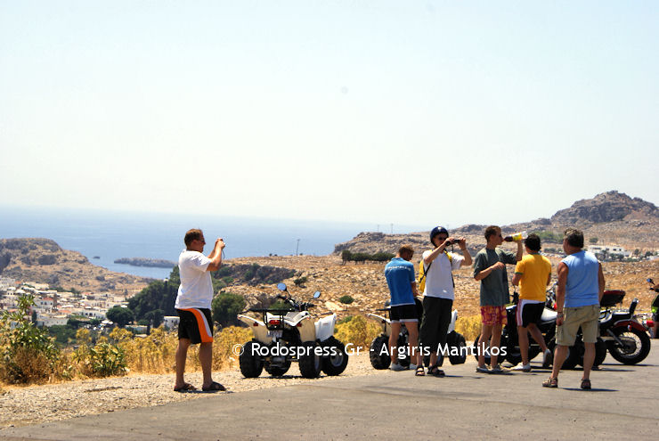 Touristes Lindos 090520