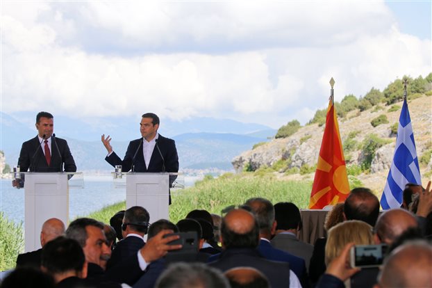 Tsipras Zaev Prespes Ypografi 170618f