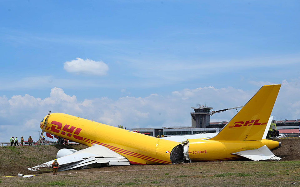 Aeroplano Atyxima DHL 080422