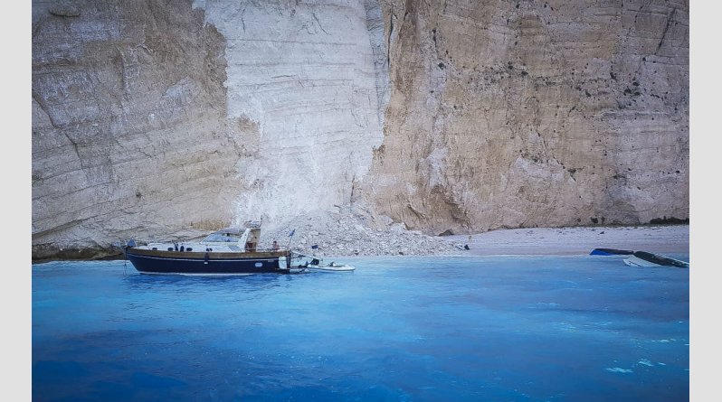 Katolisthisi Nauagio Zakynthos 130918a