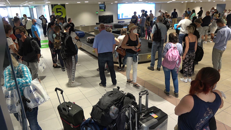 Touristes Aerodromio Covid19 010720a