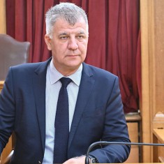 ΟΠΕΚΕΠΕ – Σημανδράκος | «Μετά το 2018-2019 τα ζώα στην Κρήτη έγιναν πιο πολλά από τις μύγες!»