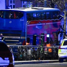 Στοκχόλμη | Λεωφορείο έπεσε πάνω σε πεζούς - Αναφορές για νεκρούς και τραυματίες